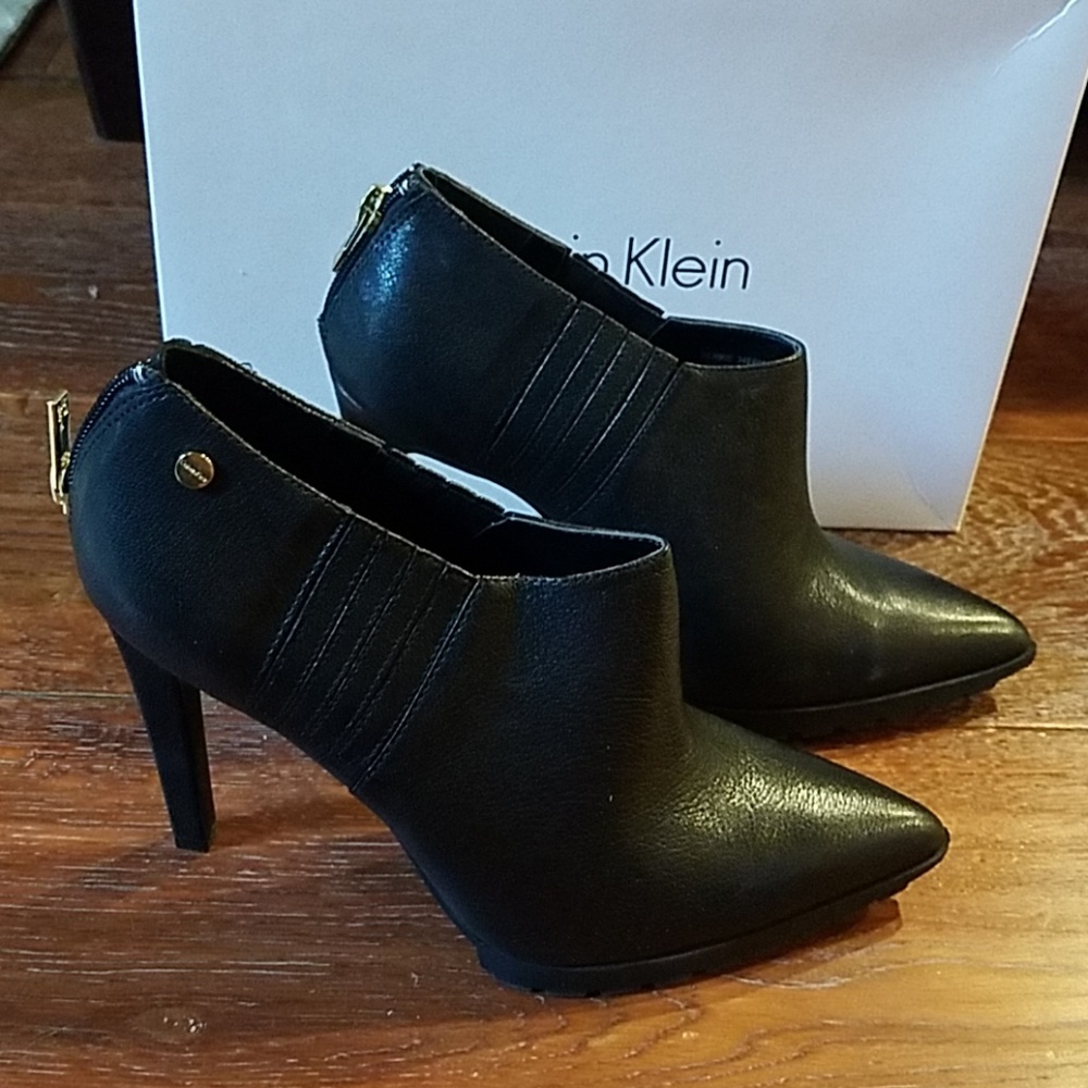 NEW Calvin Klein Booties Berrie Gibson Black